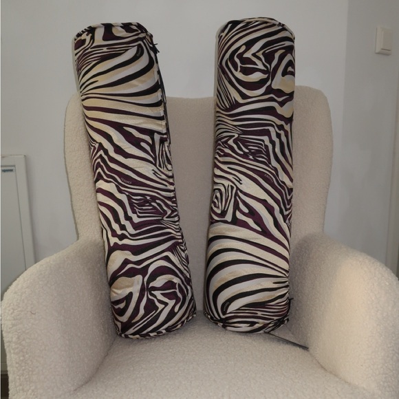 2 Vintage Versace Pillows - Picture 10 of 11